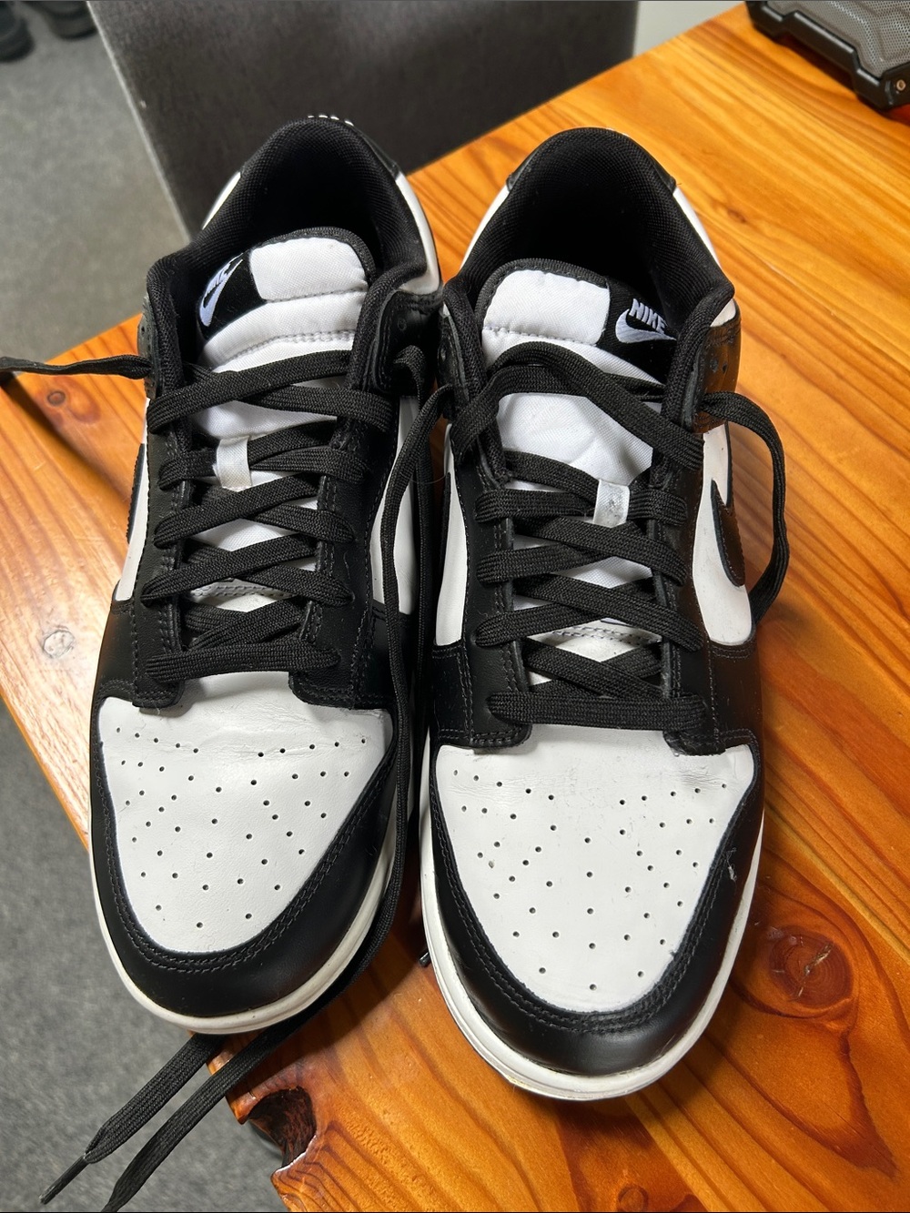 Nike Menโs Black and White Low-Top Sneakers
